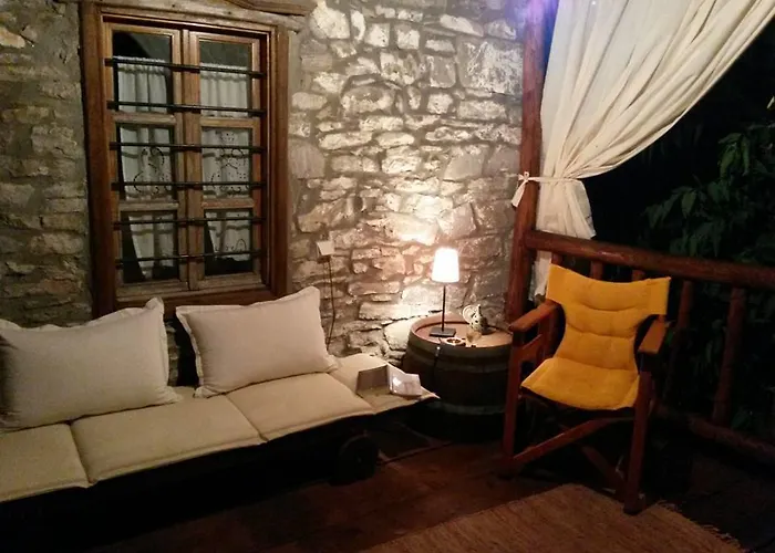 Old Stone House Kazaviti Prínos